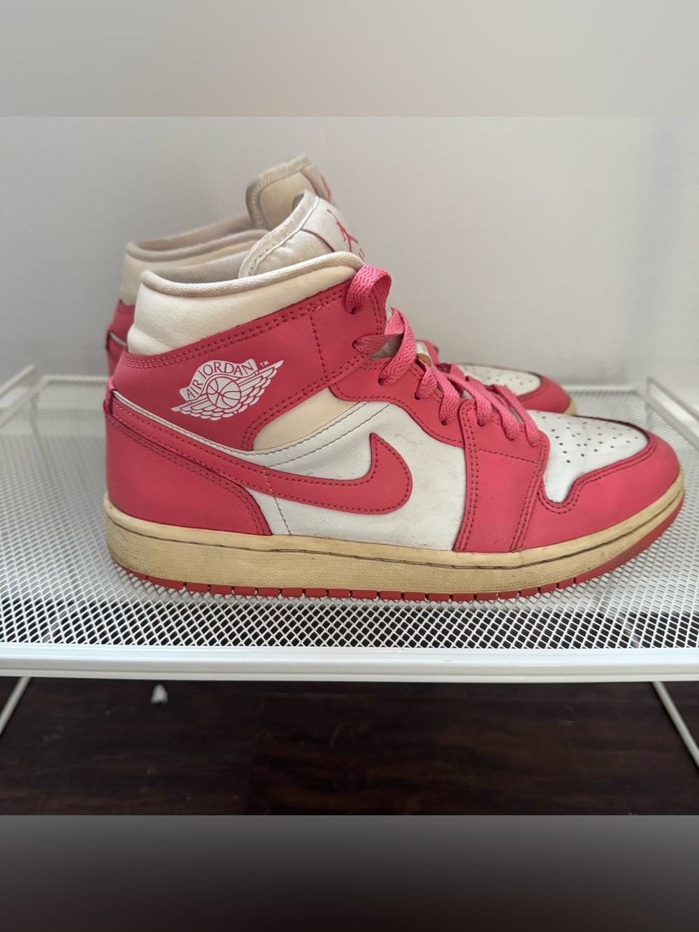 Air Jordan 1 Mid Guava Ice Women’s Size 9